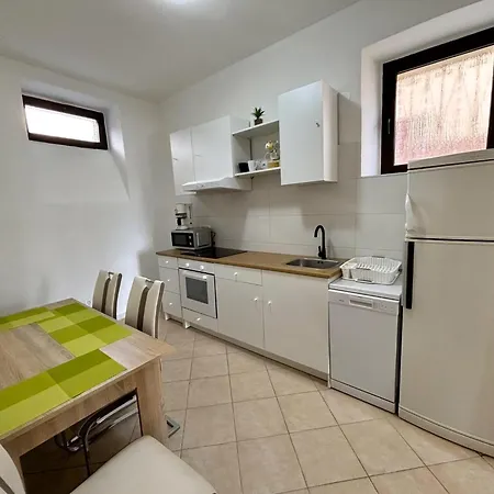 Schoenes Mit Terrasse Apartment