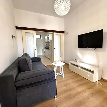 Schoenes Mit Terrasse Apartment