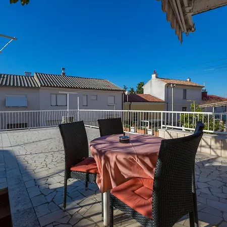 Schoenes Mit Terrasse Crikvenica