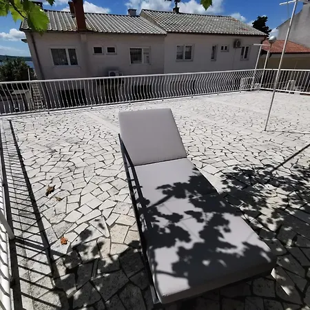 Apartment Schoenes Mit Terrasse